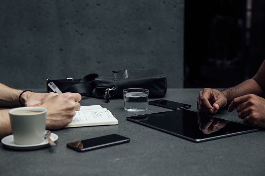 digital people-seated-at-the-table-iwbisnhw-uw